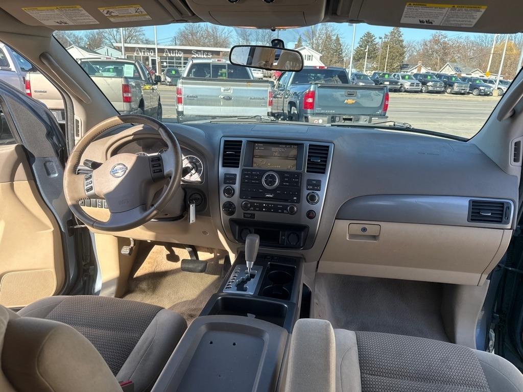 Nissan Armada SV 4WD 2011