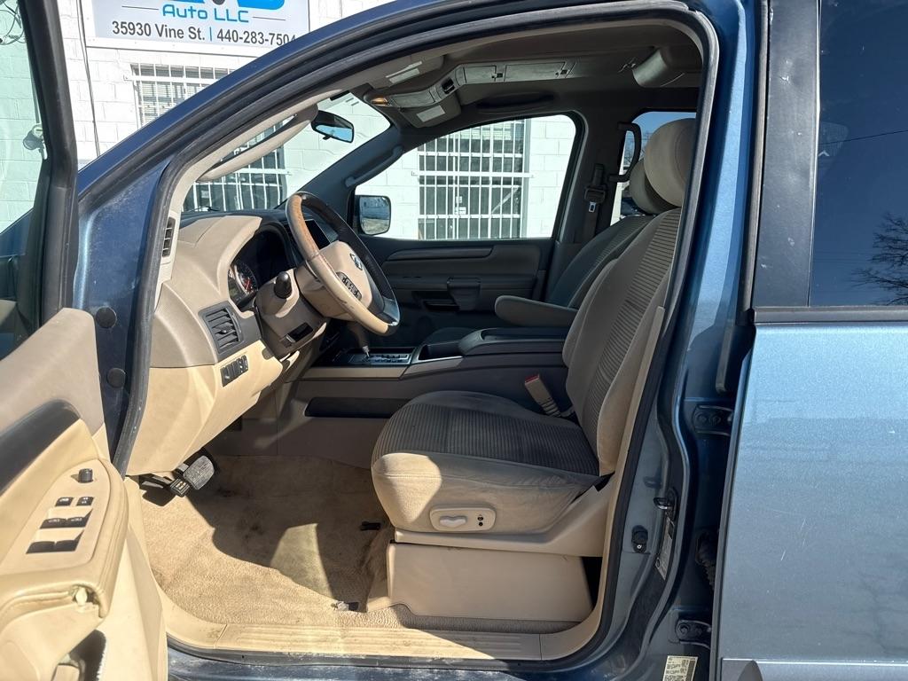 Nissan Armada SV 4WD 2011