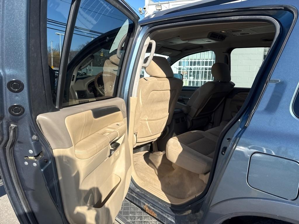 Nissan Armada SV 4WD 2011