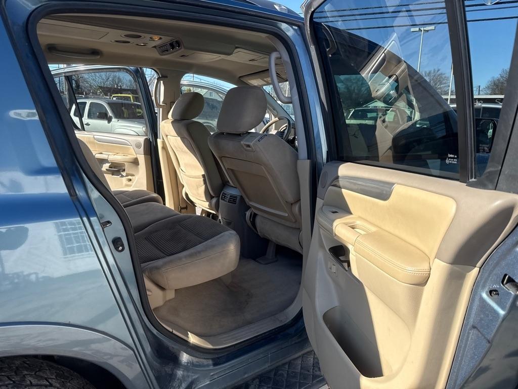 Nissan Armada SV 4WD 2011