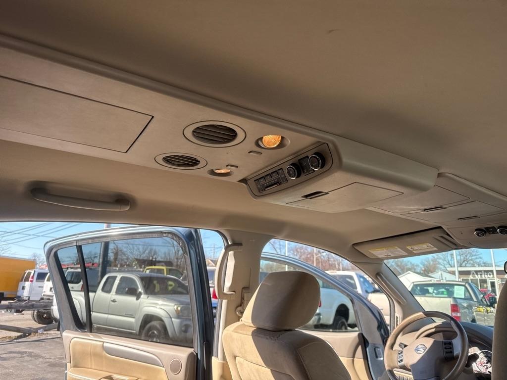 Nissan Armada SV 4WD 2011