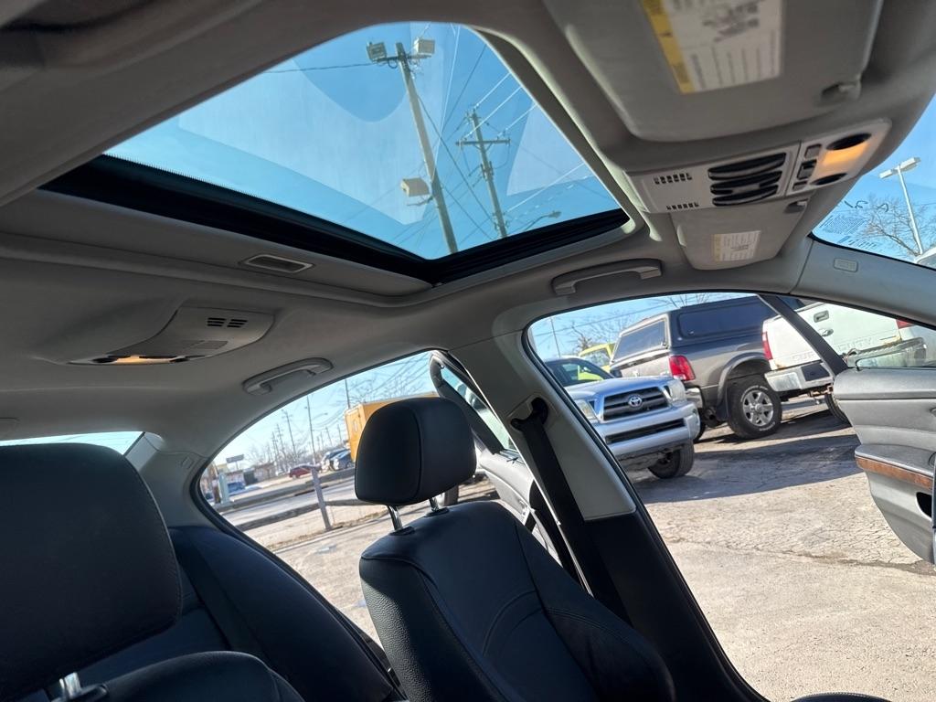 BMW 3-Series 328i SA 2011