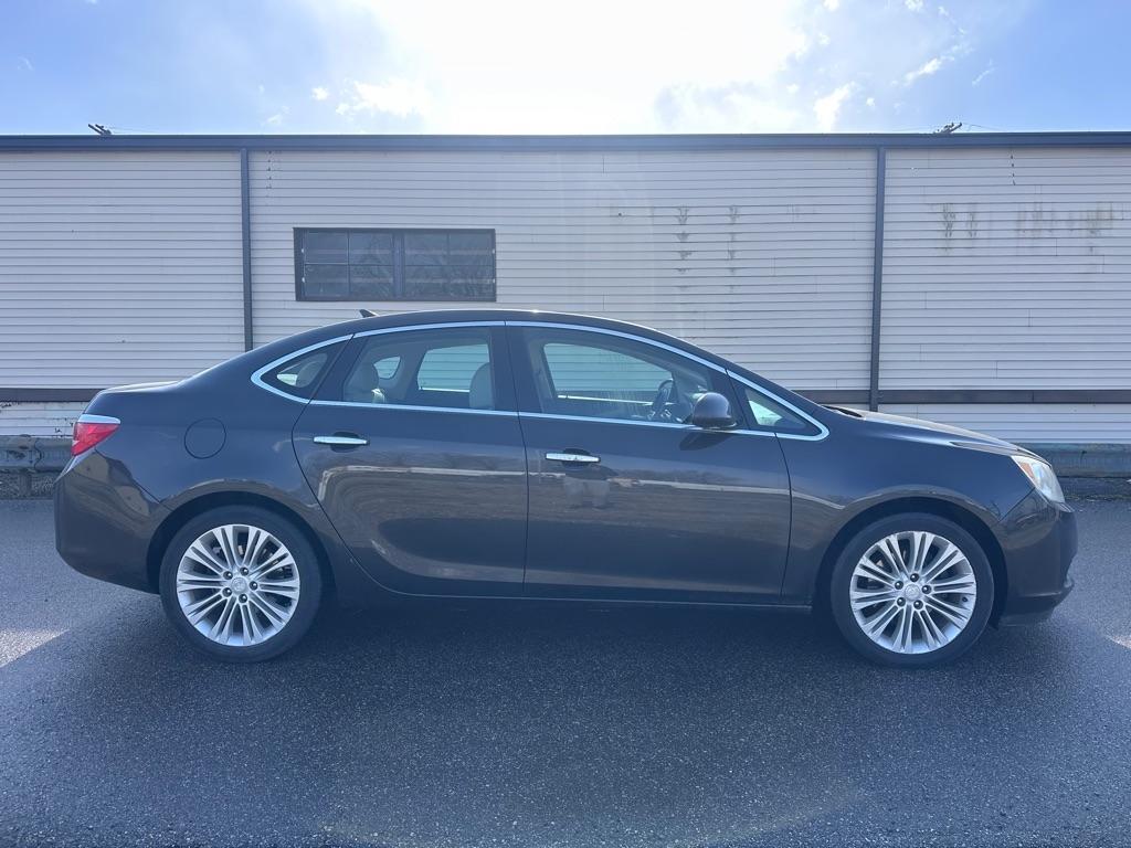 Buick Verano Base 2013