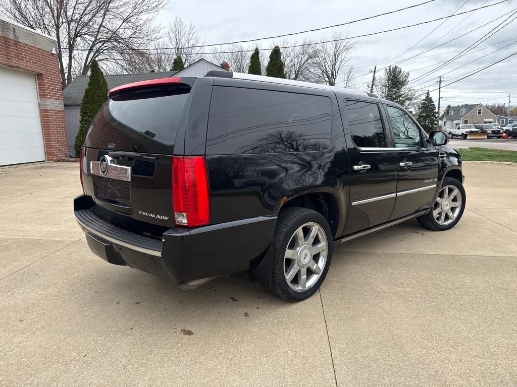 Cadillac Escalade ESV AWD Premium 2011