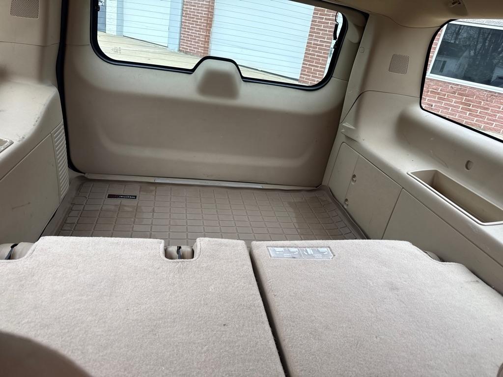 Cadillac Escalade ESV AWD Premium 2011