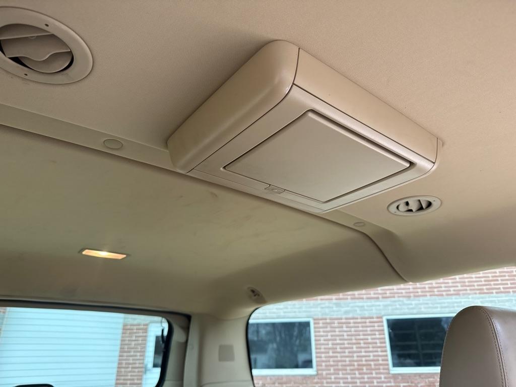 Cadillac Escalade ESV AWD Premium 2011