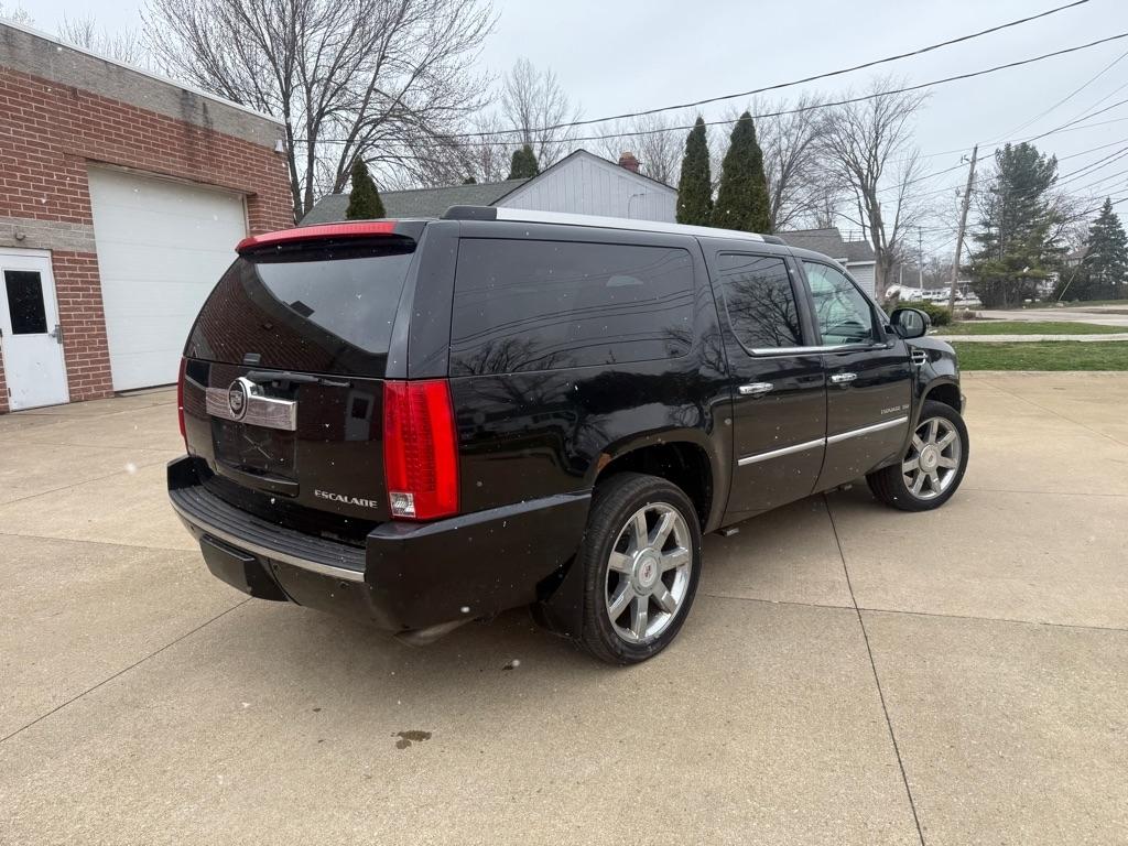 Cadillac Escalade ESV AWD Premium 2011