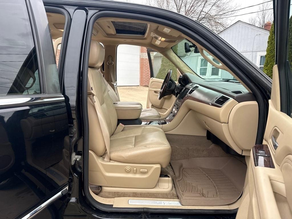 Cadillac Escalade ESV AWD Premium 2011