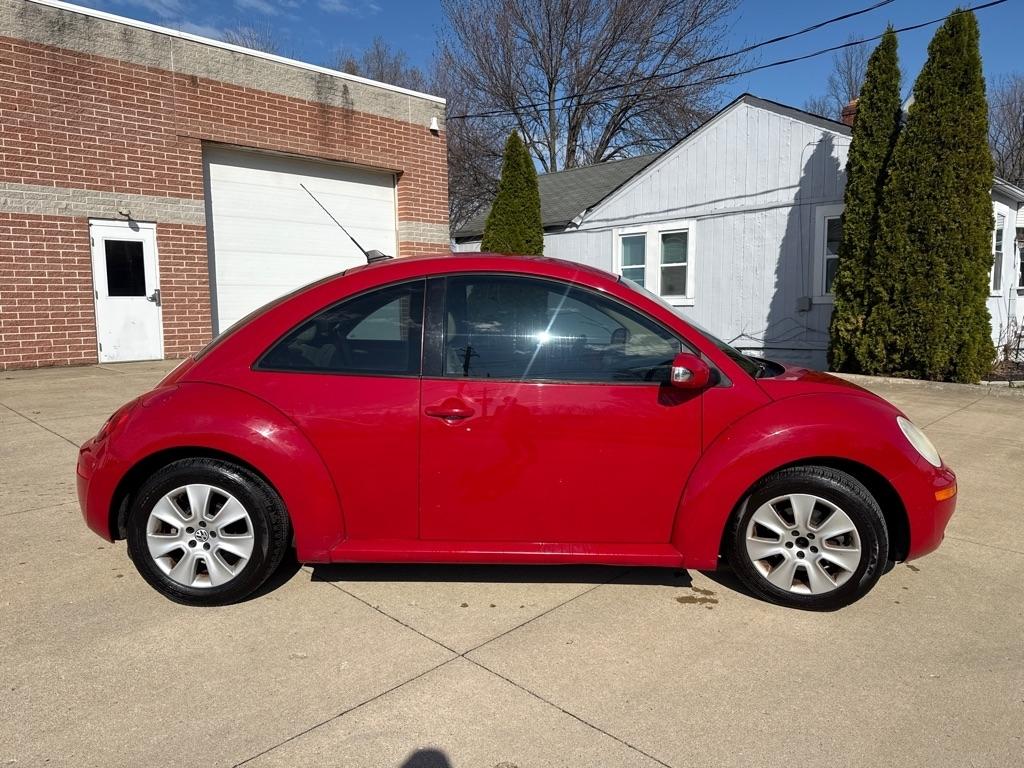 Volkswagen New Beetle S 2009
