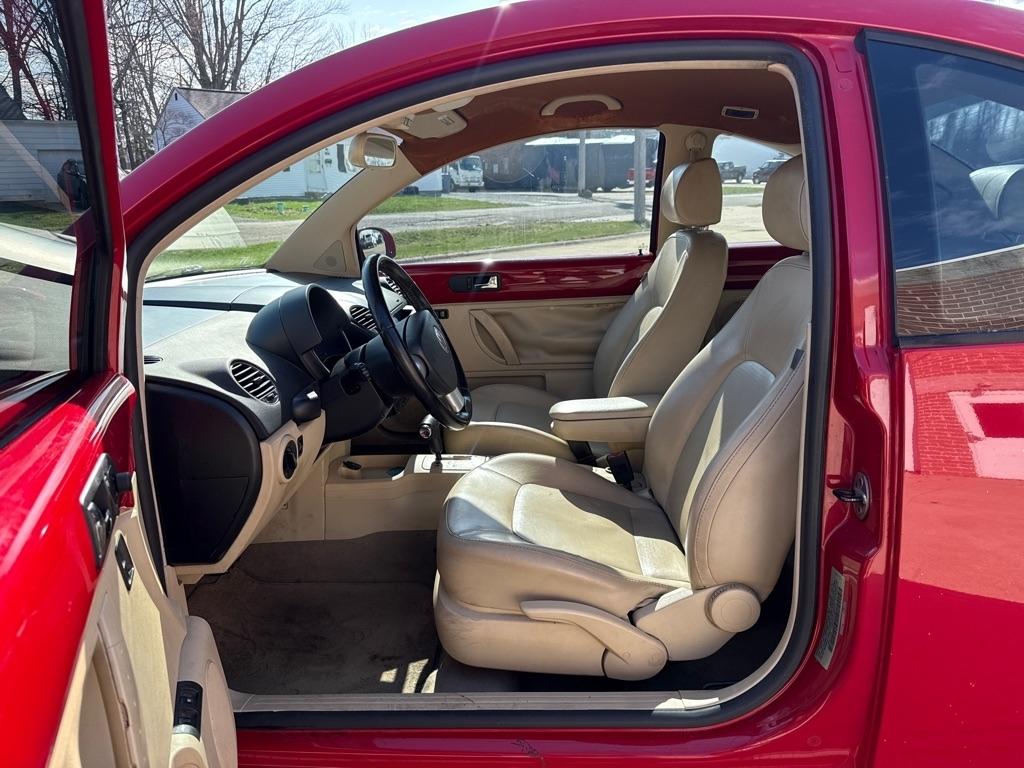 Volkswagen New Beetle S 2009