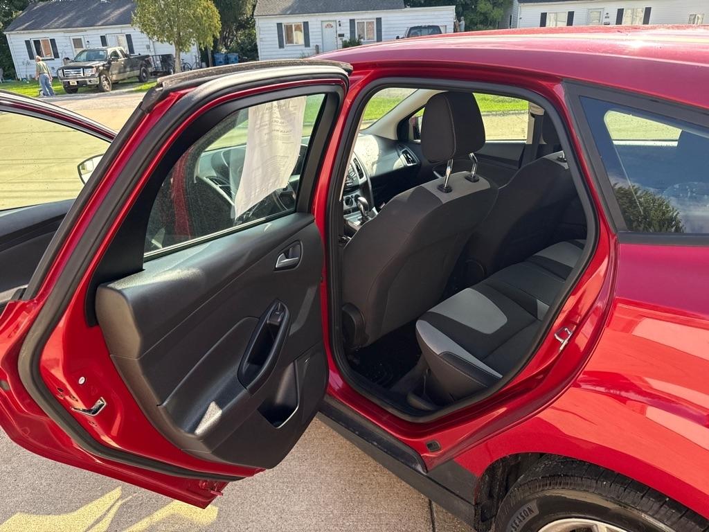 Ford Focus SE 2012