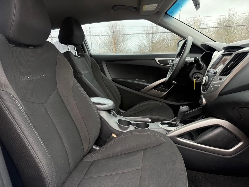 Hyundai Veloster Base 6MT 2016