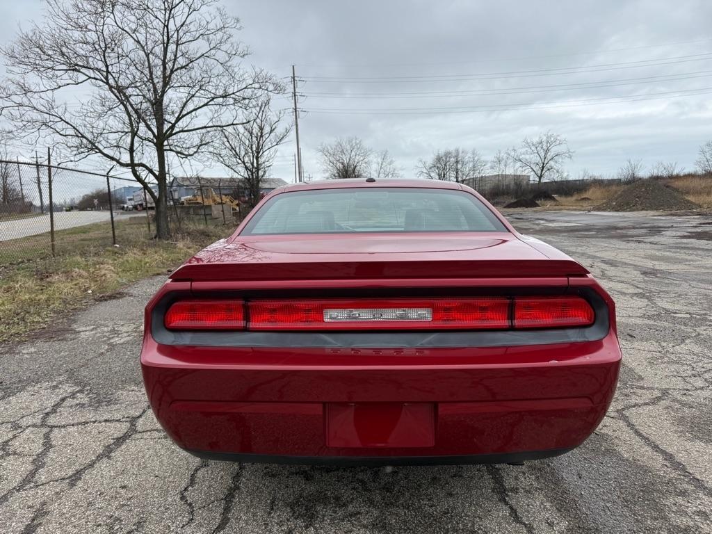 Dodge Challenger SE 2010
