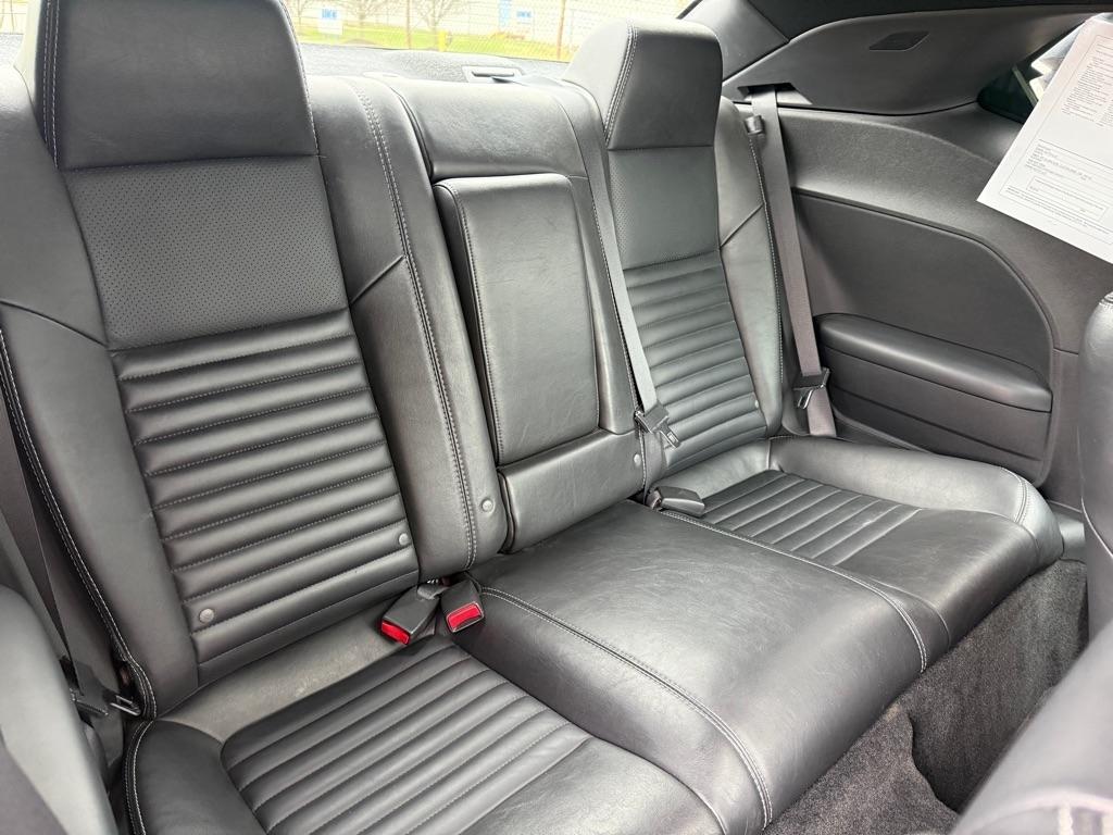 Dodge Challenger SE 2010