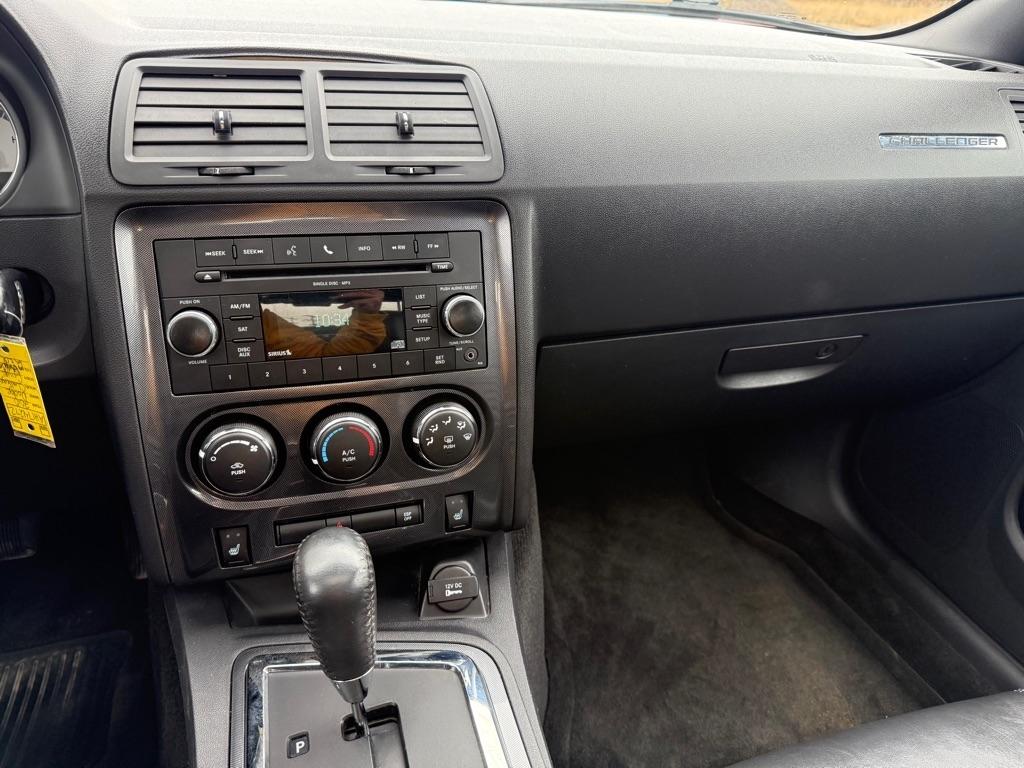 Dodge Challenger SE 2010