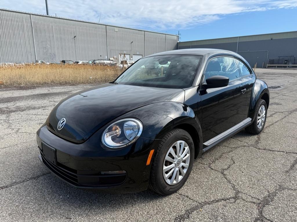 Volkswagen Beetle 2.5L w/Sunroof Sound & Nav 2012