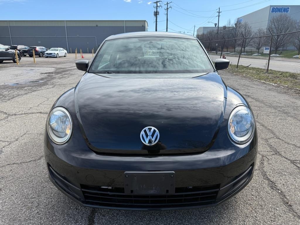 Volkswagen Beetle 2.5L w/Sunroof Sound & Nav 2012