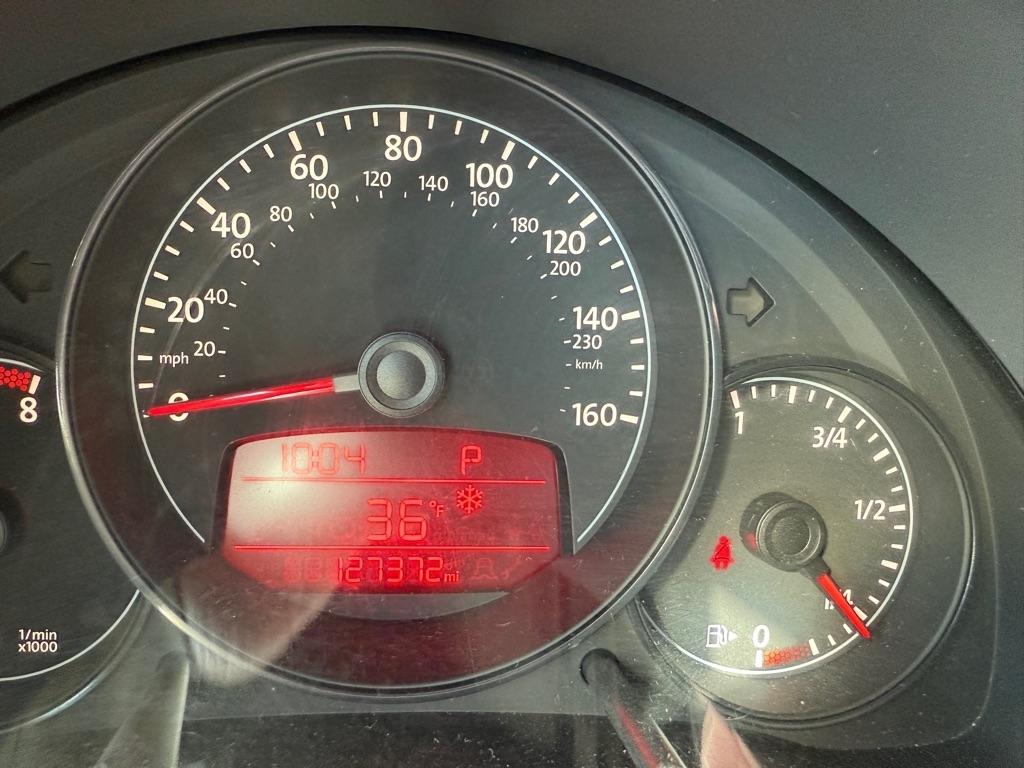 Volkswagen Beetle 2.5L w/Sunroof Sound & Nav 2012