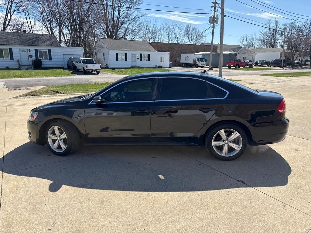Volkswagen Passat 2.5L SE AT 2012
