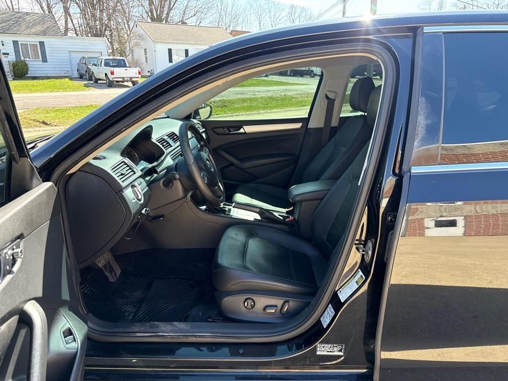 Volkswagen Passat 2.5L SE AT 2012