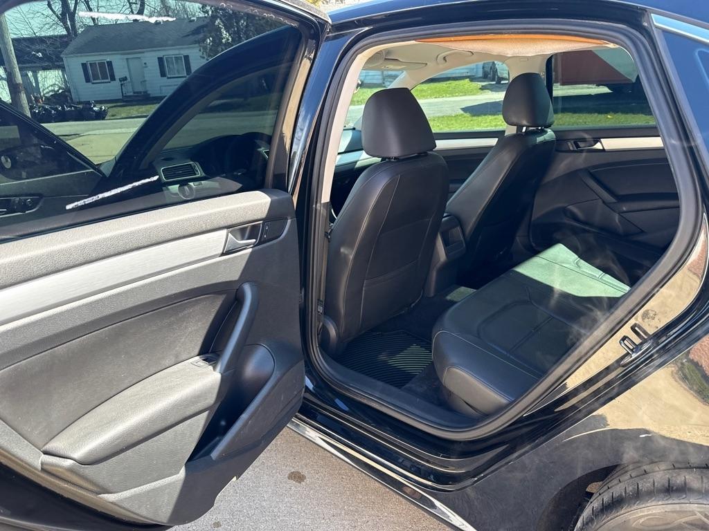 Volkswagen Passat 2.5L SE AT 2012