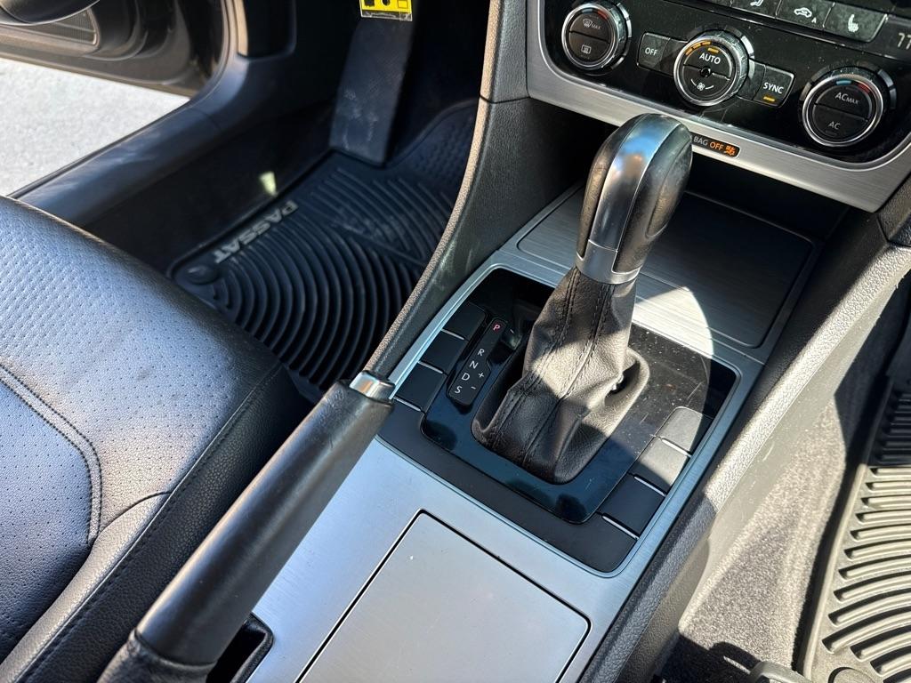 Volkswagen Passat 2.5L SE AT 2012