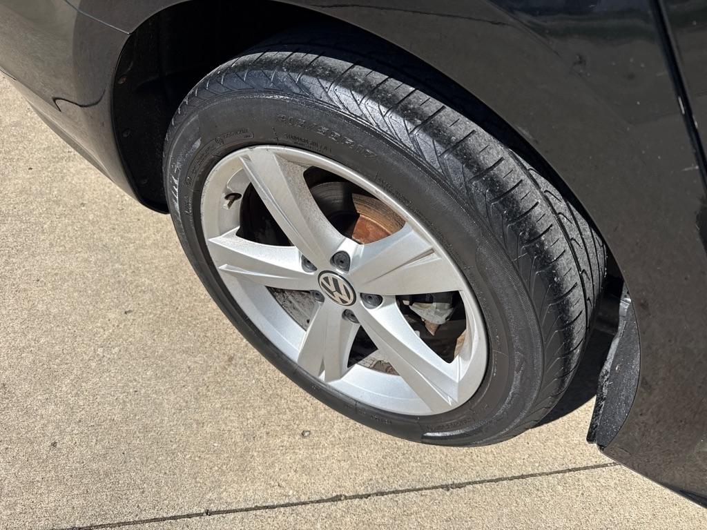 Volkswagen Passat 2.5L SE AT 2012