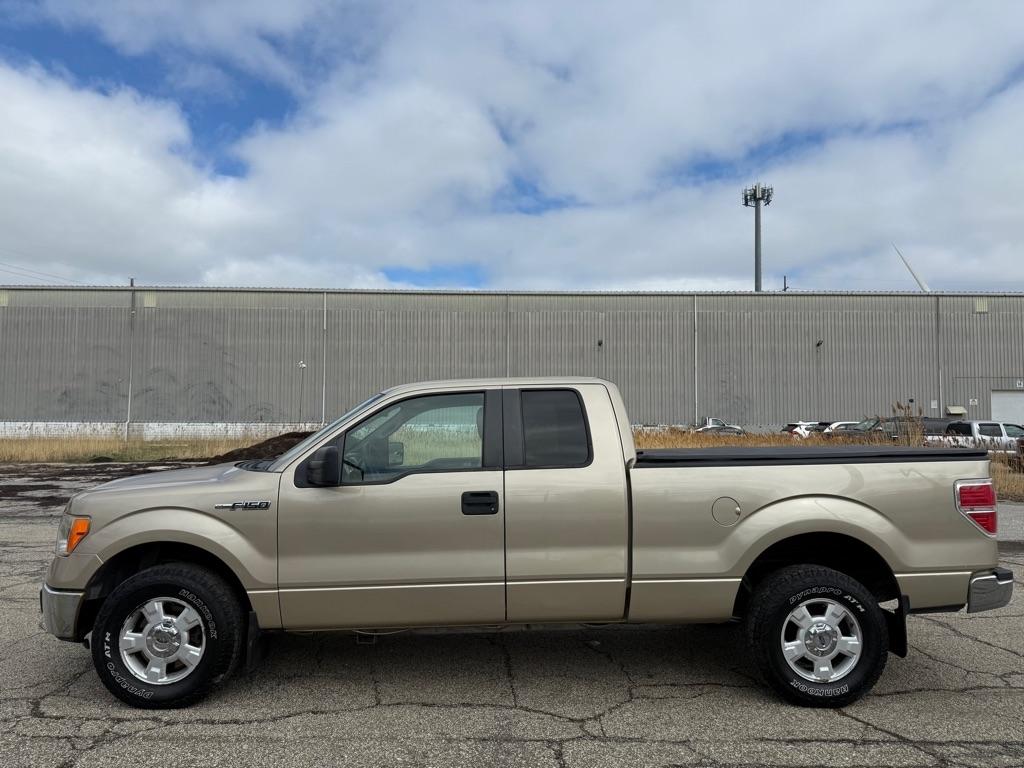 Ford F-150 XL SuperCab 8-ft. Bed 4WD 2010