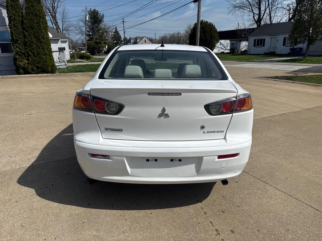 Mitsubishi Lancer ES 2011