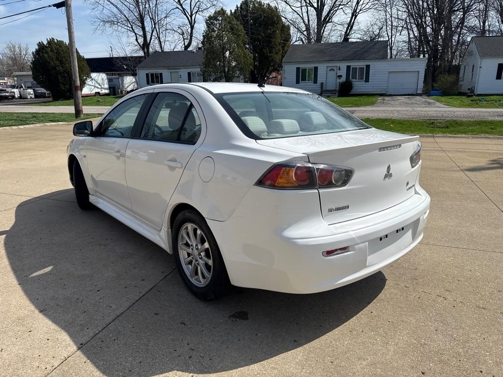 Mitsubishi Lancer ES 2011