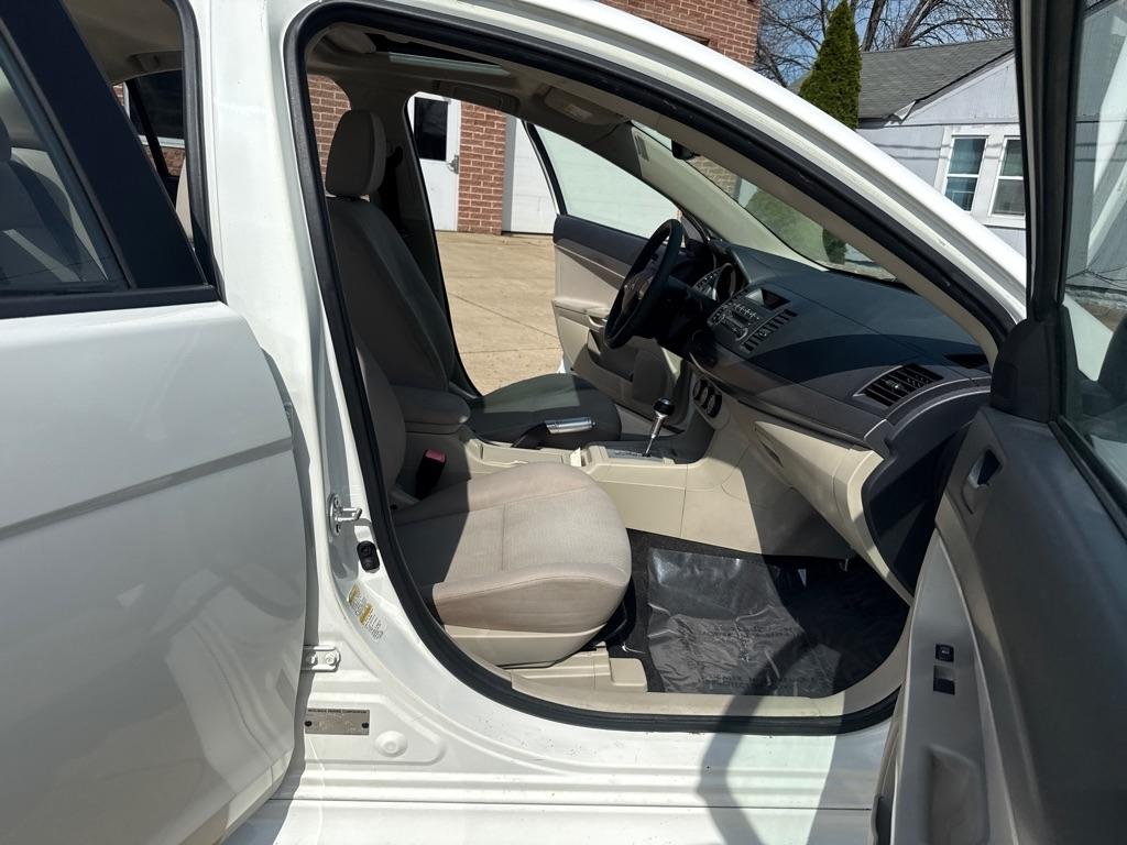 Mitsubishi Lancer ES 2011