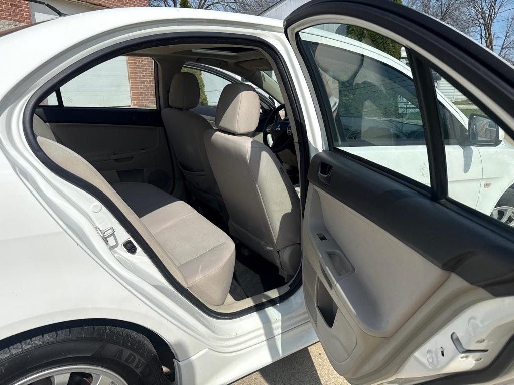 Mitsubishi Lancer ES 2011