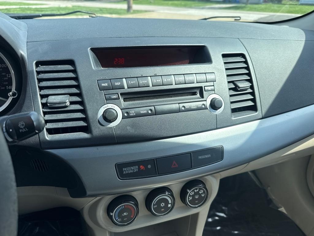 Mitsubishi Lancer ES 2011