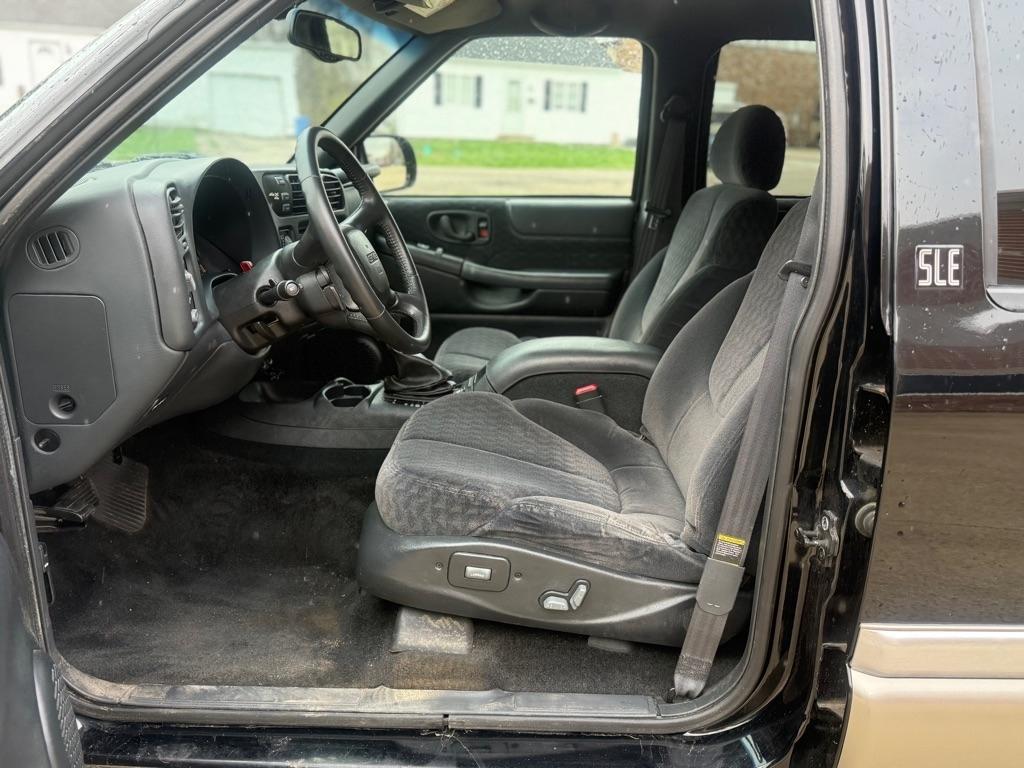 GMC Jimmy SLE 4-Door 4WD 2001