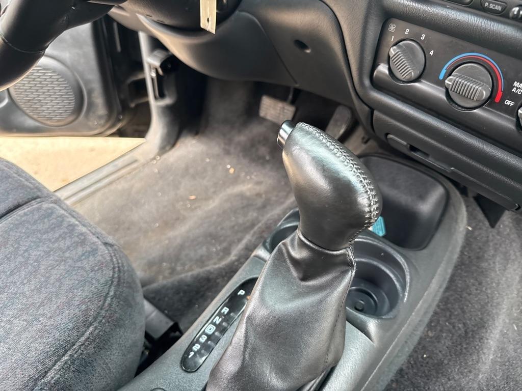 GMC Jimmy SLE 4-Door 4WD 2001