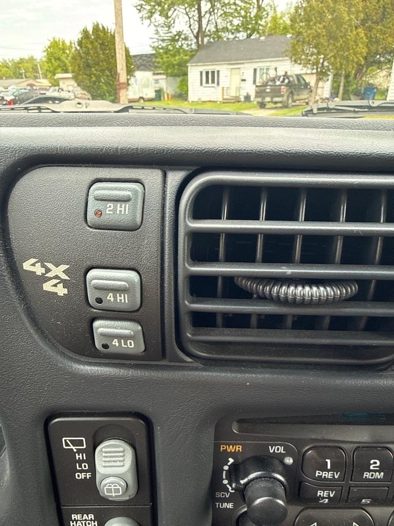 GMC Jimmy SLE 4-Door 4WD 2001