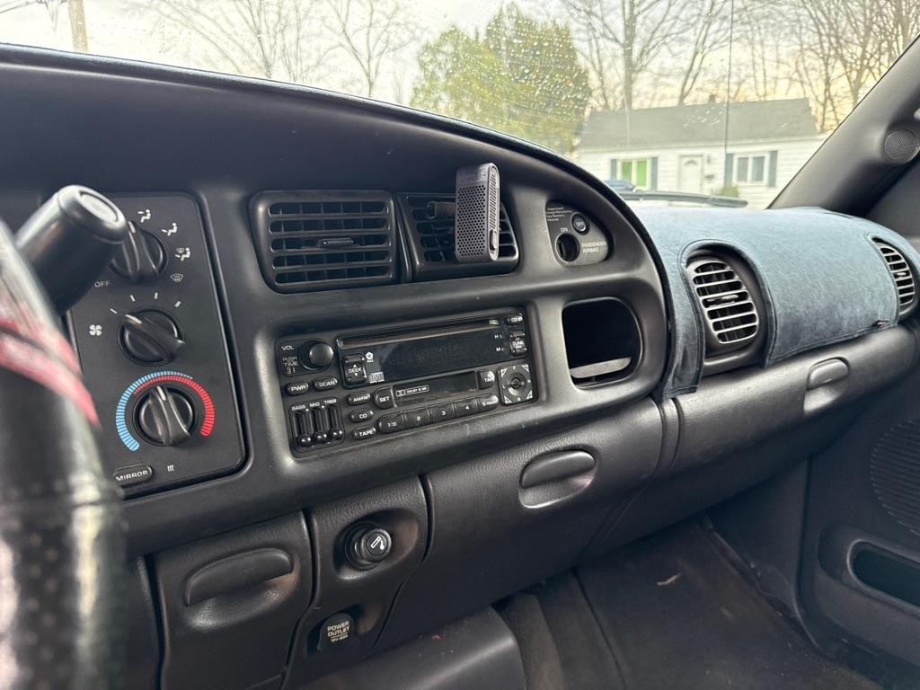 Dodge Ram 1500 Quad Cab Short Bed 4WD 2000