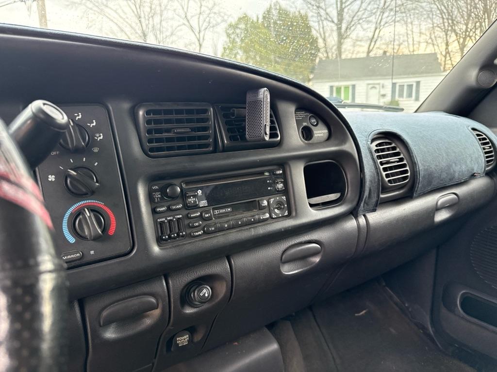 Dodge Ram 1500 Quad Cab Short Bed 4WD 2000