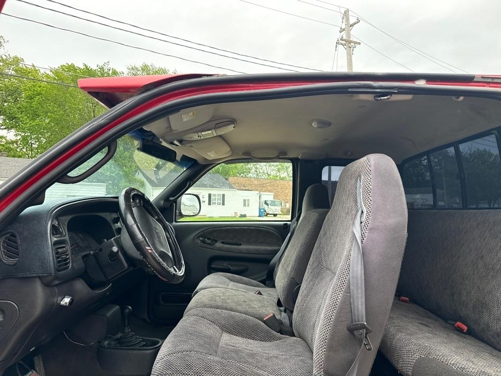 Dodge Ram 1500 Quad Cab Short Bed 4WD 2000
