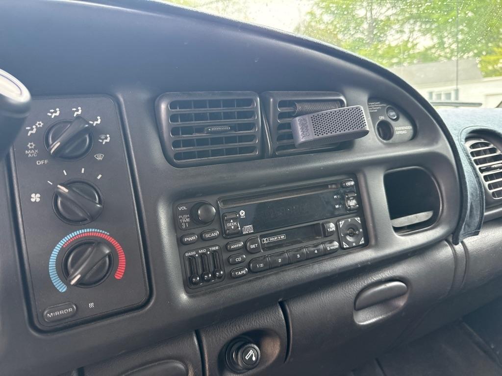 Dodge Ram 1500 Quad Cab Short Bed 4WD 2000