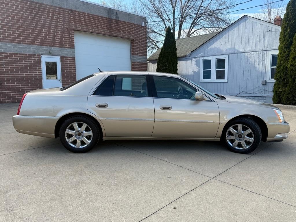 Cadillac DTS Sedan 2006