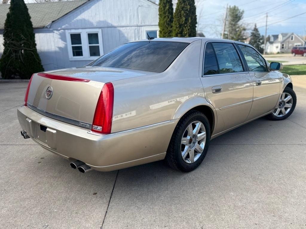 Cadillac DTS Sedan 2006
