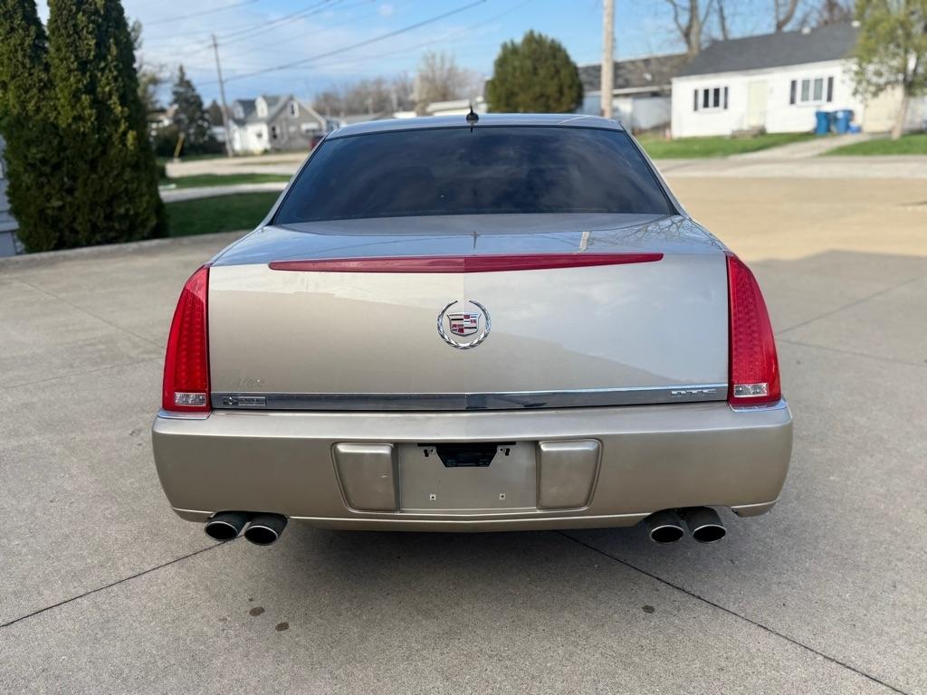 Cadillac DTS Sedan 2006