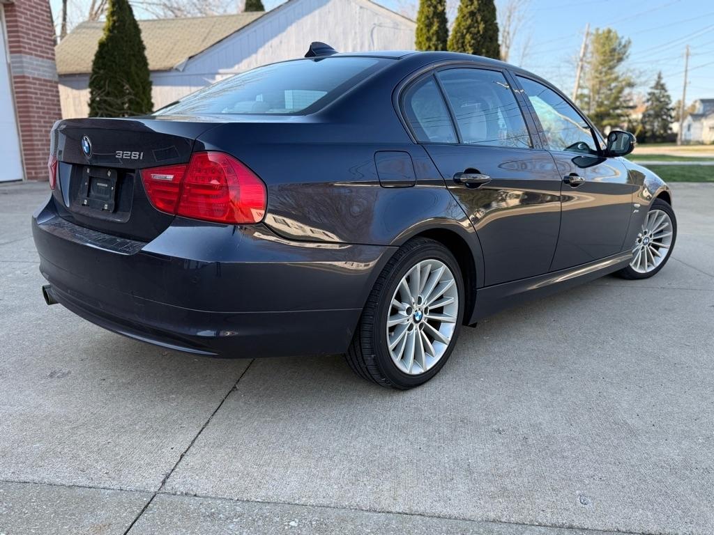 BMW 3-Series 328xi 2009
