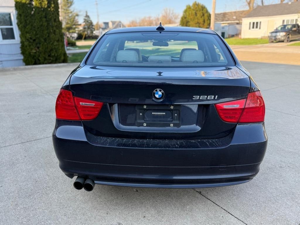 BMW 3-Series 328xi 2009