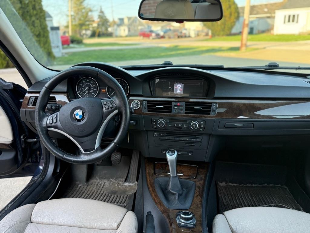 BMW 3-Series 328xi 2009
