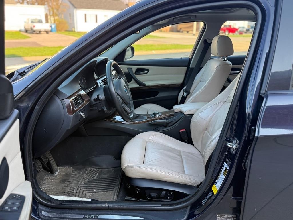 BMW 3-Series 328xi 2009