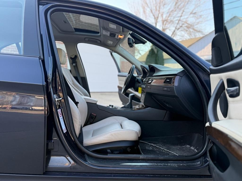 BMW 3-Series 328xi 2009