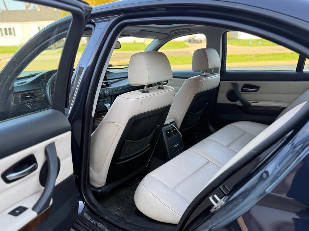 BMW 3-Series 328xi 2009