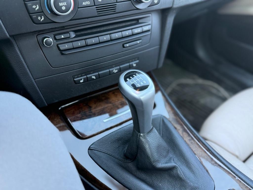 BMW 3-Series 328xi 2009